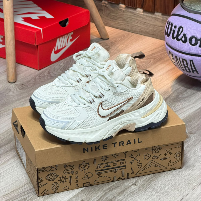 Nike Skate Plus Beige