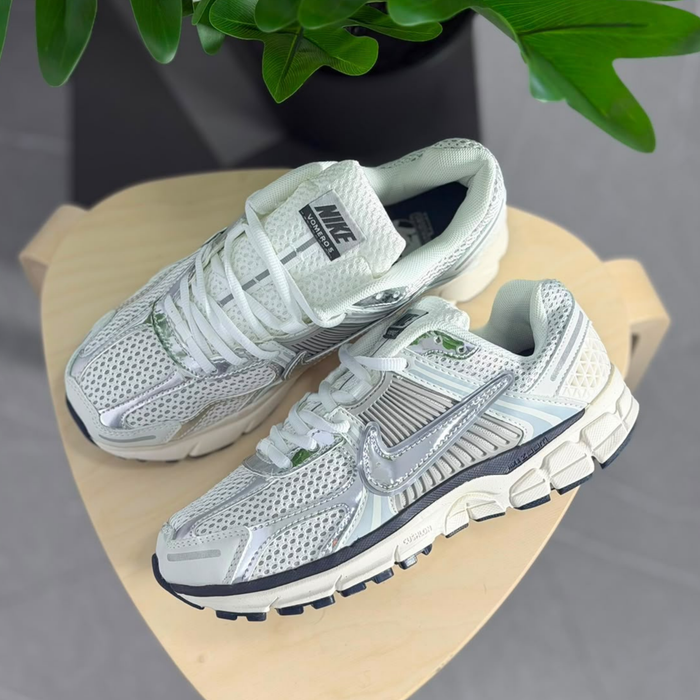 Nike Vomero Plata