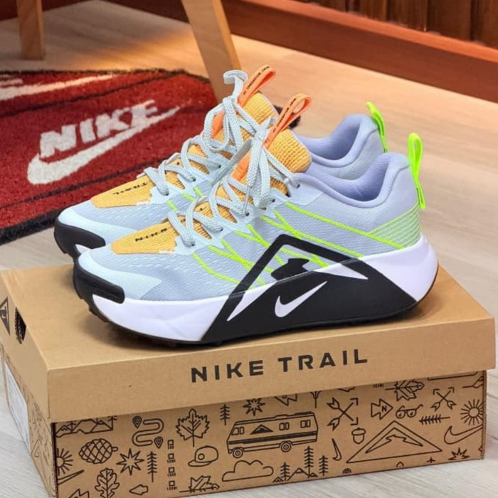 Nike Tráil Gris