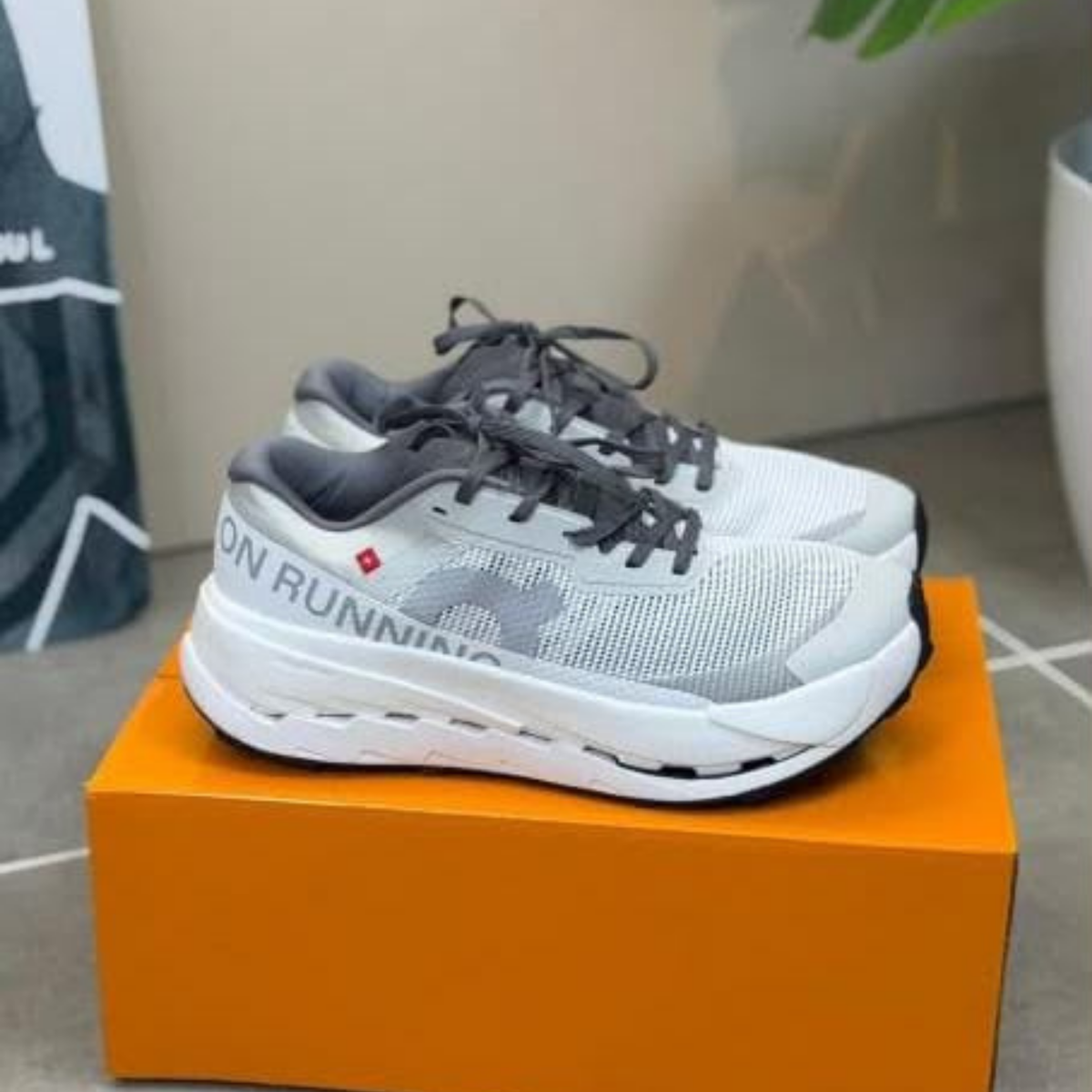 On Cloud Ultra 3 Gris