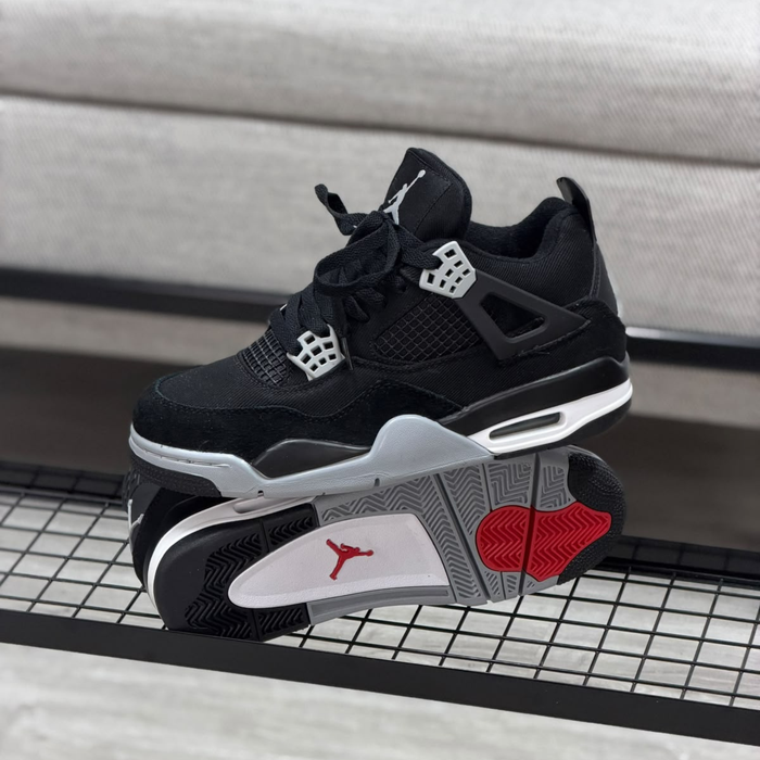Jordan R4 Negro