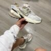 NIKE V2K PLATA/CAFÉ
