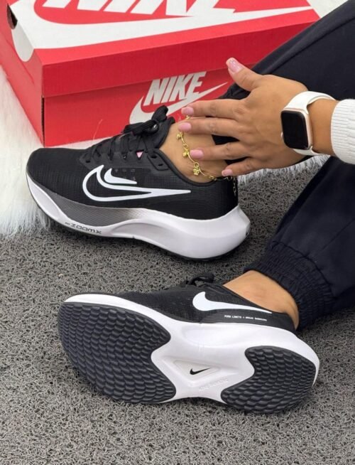 NIKE ZOOM NEGRO