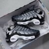 NIKE TN GRIS/NEGRO