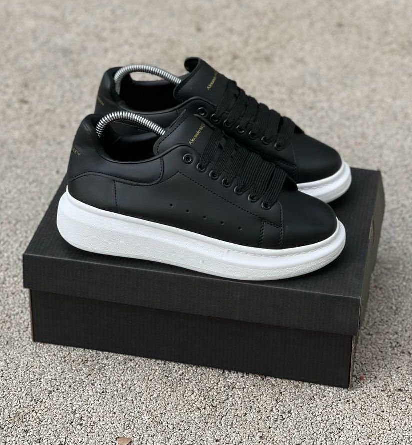 ALEXANDER MCQUEEN NEGRA – Anval Sneakers