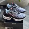 NIKE TN GRIS/BLANCO