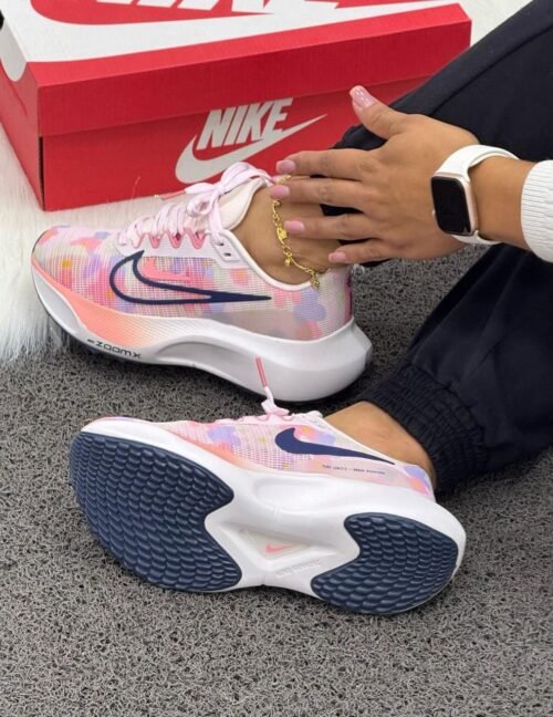 NIKE ZOOM FLORES