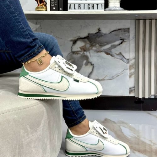 NIKE CORTEZ CON ACCESORIOS