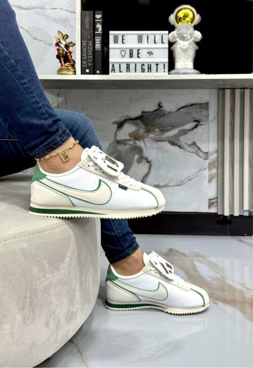 NIKE CORTEZ CON ACCESORIOS