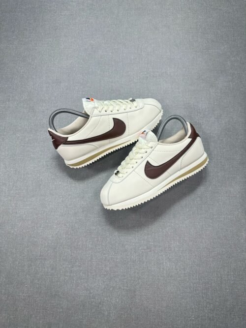 NIKE CORTEZ BLANCO/CAFÉ