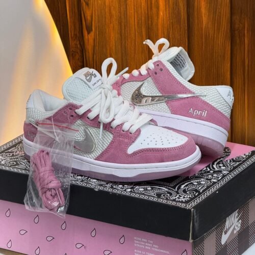 NIKE SB DUNK LOW FUCSIA