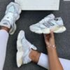 NEW BALANCE 9060 GRIS CLARO