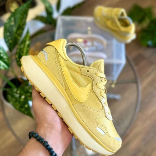 NIKE WAFLE AMARILLO