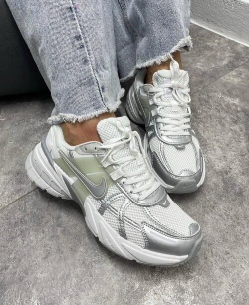 NIKE V2K BLANCO PLATA