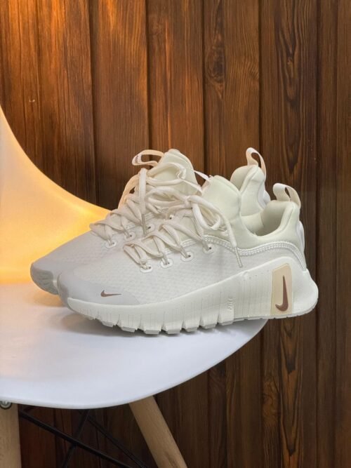 NIKE METCON BEIGE