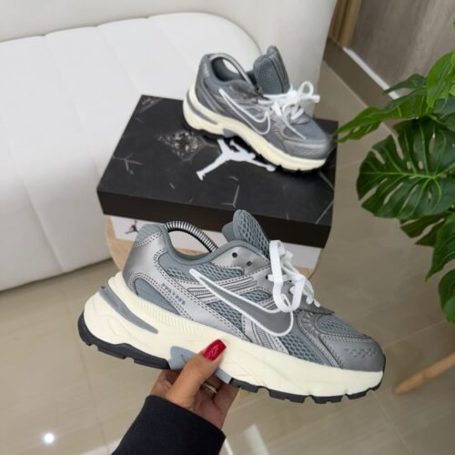 NIKE RUN GRIS OSCURO