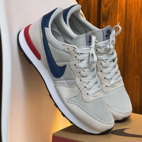 NIKE INTERNATIONAL BEIGE