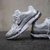 NIKE P-6000 GRIS PLATA
