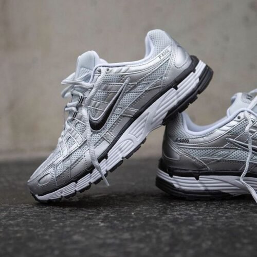 NIKE P-6000 GRIS PLATA