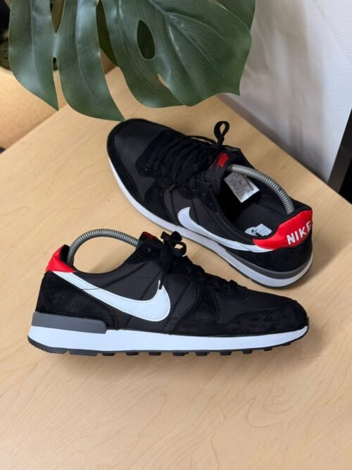 NIKE INTERNATIONAL NEGRA