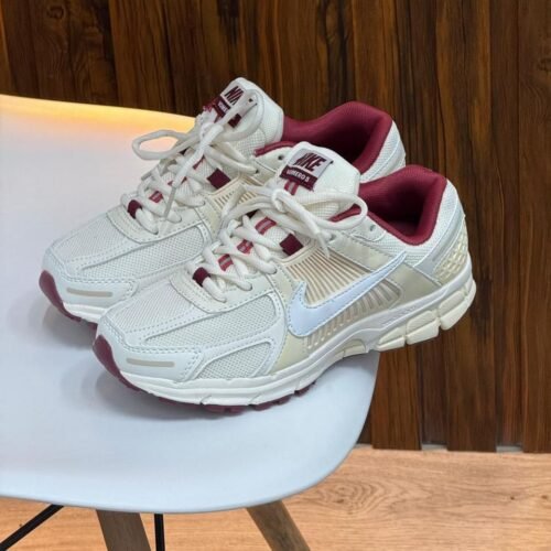 NIKE VOMERO ROJO BEIGE