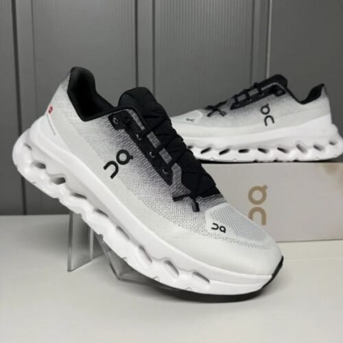 On Cloud Blanco-Negro