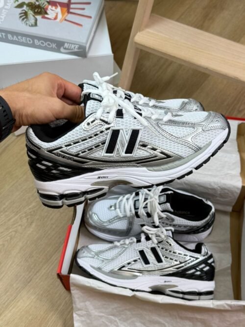New Balance 1906 Negro-Plata