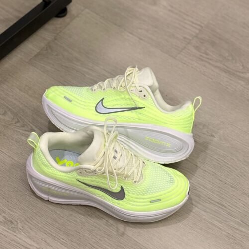 Nike Vomero Plus Amarillo