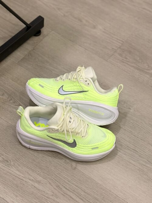 Nike Vomero Plus Amarillo