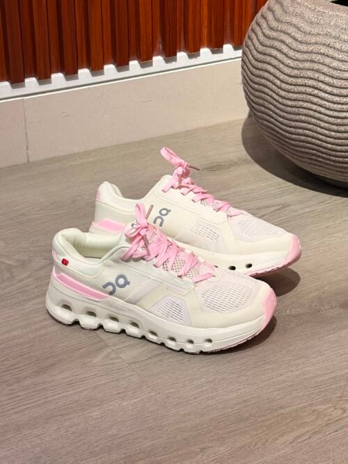 On Cloud Runner Rosa